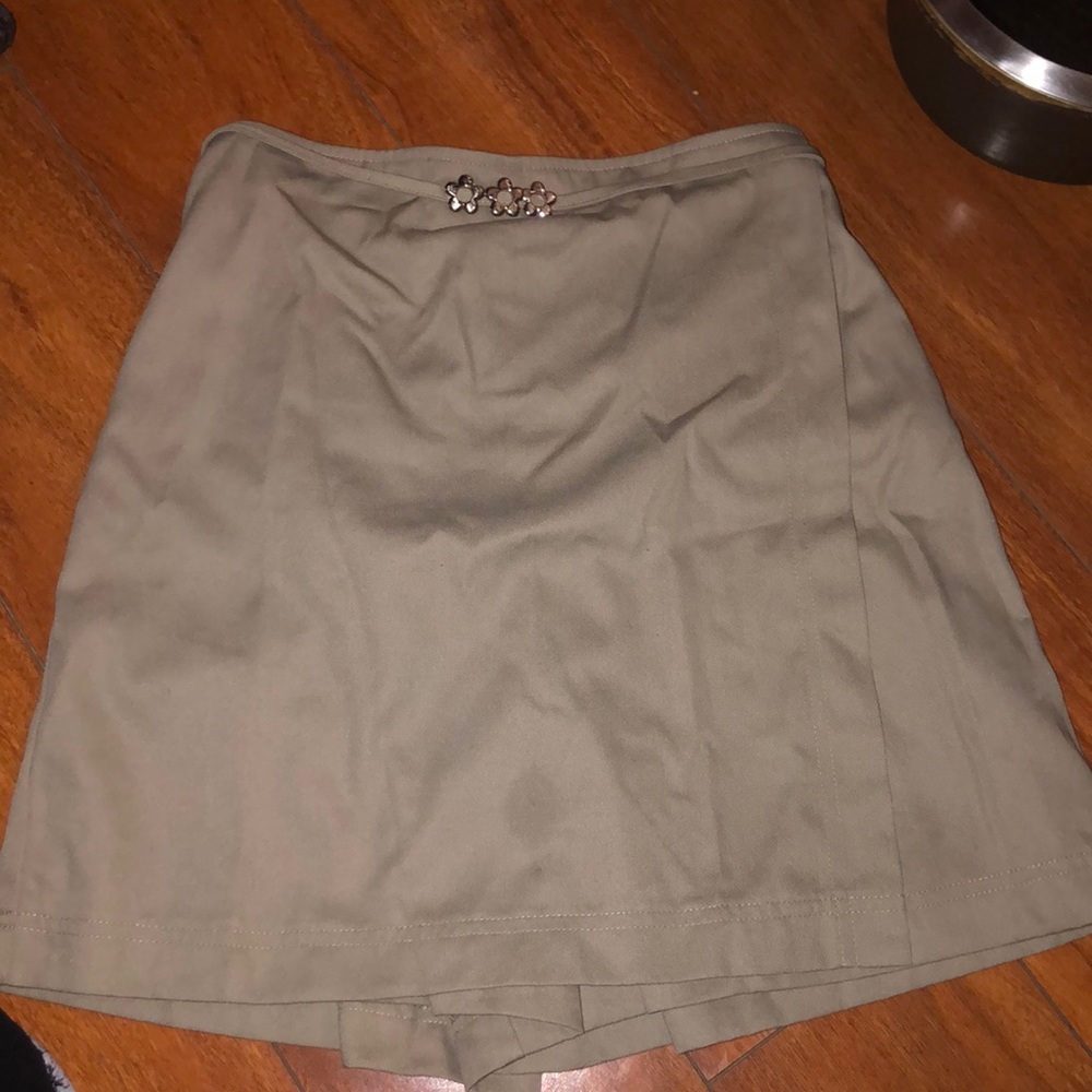 Brand new skirt it has shorts